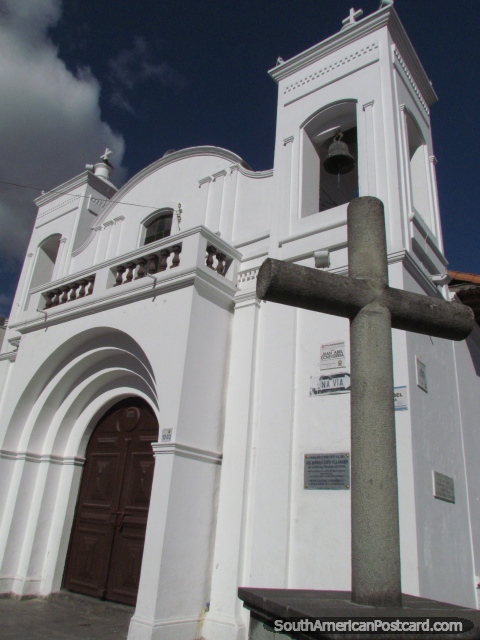 Igreja de San Sebastian em Latacunga. (480x640px). Equador, América do Sul.