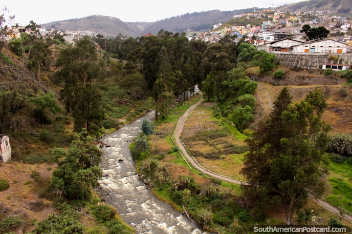 Viso da ponte Puente Juan Leon Mera em Ambato, o vale e rio. (720x480px). Equador, Amrica do Sul.
