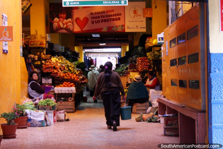 The markets in Guaranda, Mercado Municipal 10 de Noviembre. (720x480px). Ecuador, South America.
