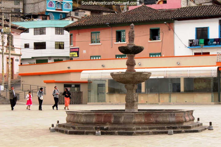 The fountain in Plaza 15 de Mayo with houses behind in Guaranda. (720x480px). Ecuador, South America.
