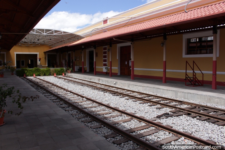 La estación de tren en el centro de Riobamba. (720x480px). Ecuador, Sudamerica.