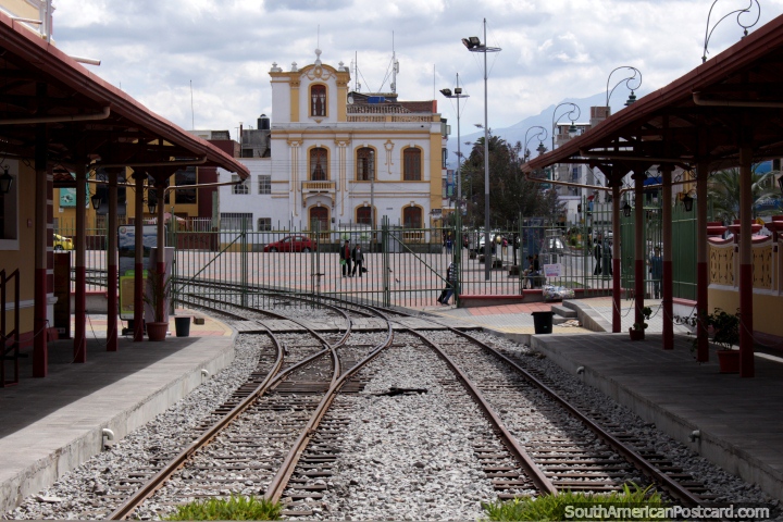 Looking from the train station out to Plaza Eloy Alfaro in Riobamba. (720x480px). Ecuador, South America.