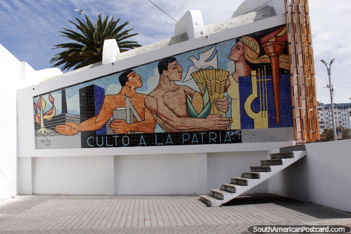 Culto um la Patria, um mural de telha em Riobamba. (720x480px). Equador, América do Sul.