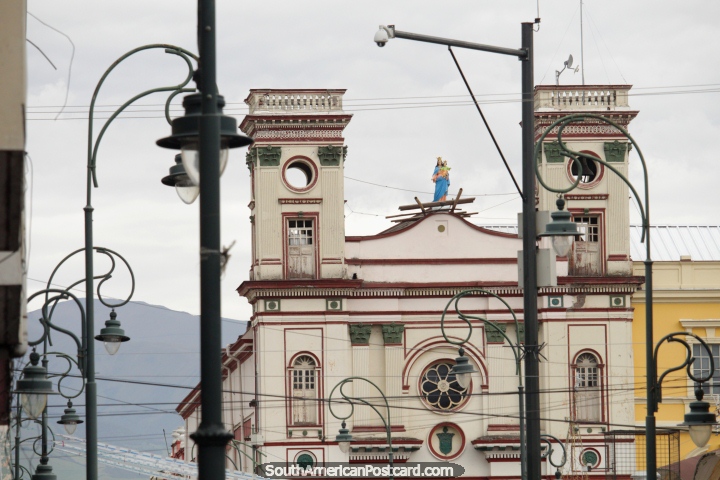 Iglesia de la Merced en Riobamba, construido en 1871. (720x480px). Ecuador, Sudamerica.