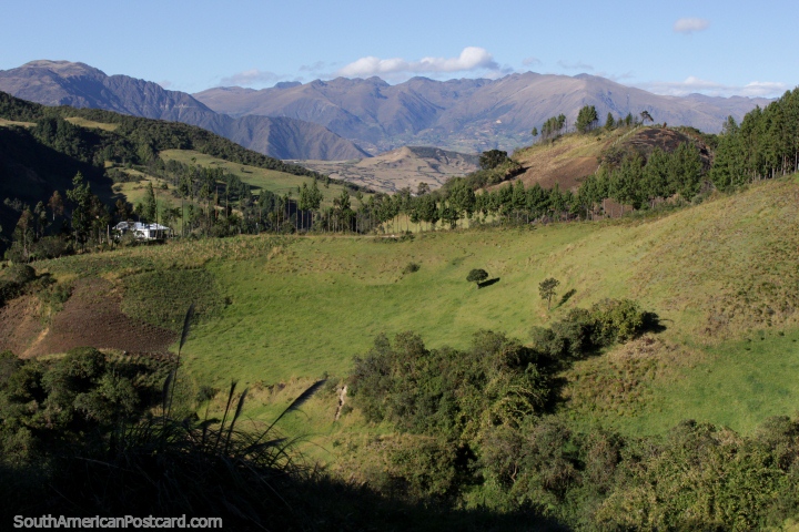 Beautiful green countryside north of Tambo and Cuenca. (720x480px). Ecuador, South America.