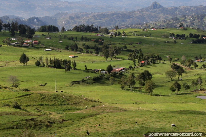 Las comunidades de granjas en una hermosa zona entre Caar y Biblian. (720x480px). Ecuador, Sudamerica.