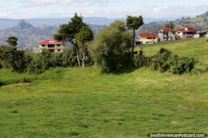 Houses with beautiful views around Biblian, north of Cuenca. (720x480px). Ecuador, South America.