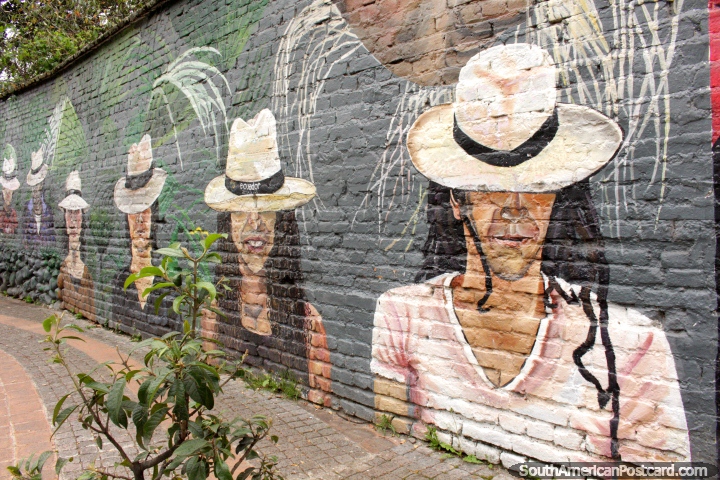 Mais pessoas em chapéus brancos, mural de parede perto do rio em Cuenca. (720x480px). Equador, América do Sul.