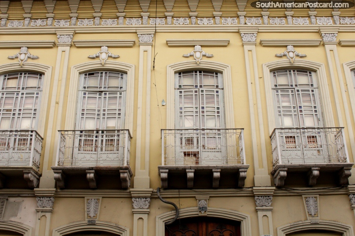 O edifïcio colonial onde Ramon Borrero Cortazar (1824-1895) nasceu em Cuenca, ex-presidente. (720x480px). Equador, América do Sul.