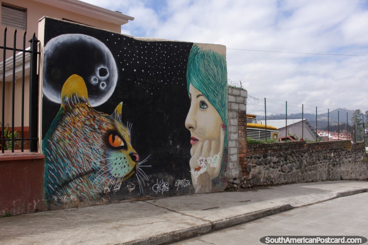 Una mujer, gato y la luna, mural alrededor de Cuenca. (720x480px). Ecuador, Sudamerica.
