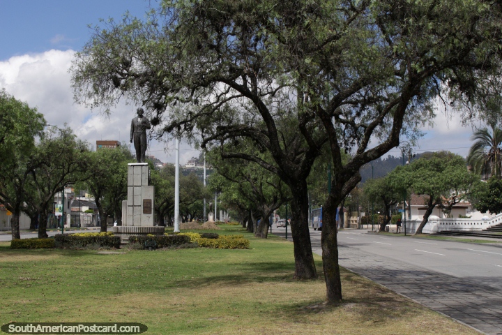 Benigno Malo (1807-1870), un educador, tiene la universidad que lleva su nombre, estatua en Cuenca. (720x480px). Ecuador, Sudamerica.