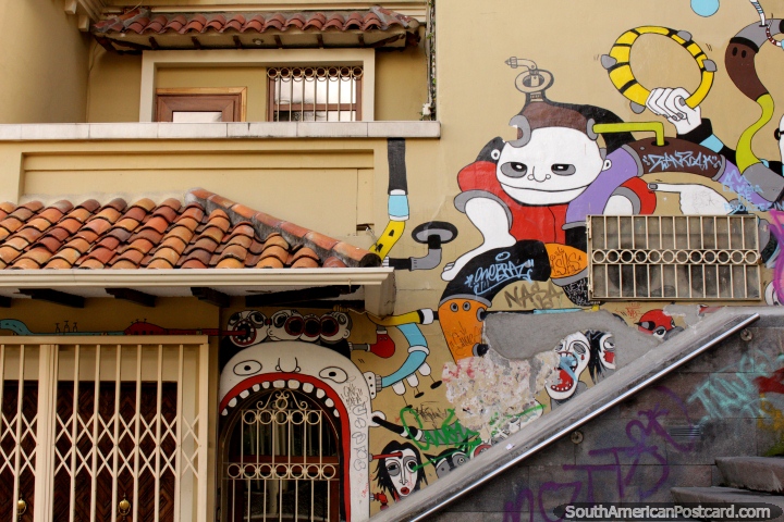 El arte del graffiti abstracto con caracteres extraos en Cuenca. (720x480px). Ecuador, Sudamerica.