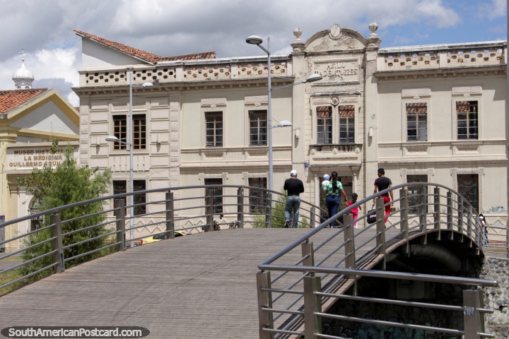 Bridge across the river in Cuenca and colonial architecture. (720x480px). Ecuador, South America.