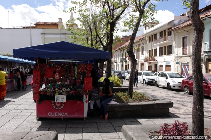 La plaza de la joyera en un da soleado en el centro de Cuenca. (720x480px). Ecuador, Sudamerica.