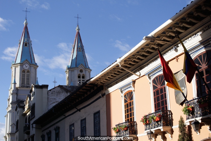 Iglesia de San Alfonso en Cuenca, construida en 1875, 2 torres azules. (720x480px). Ecuador, Sudamerica.