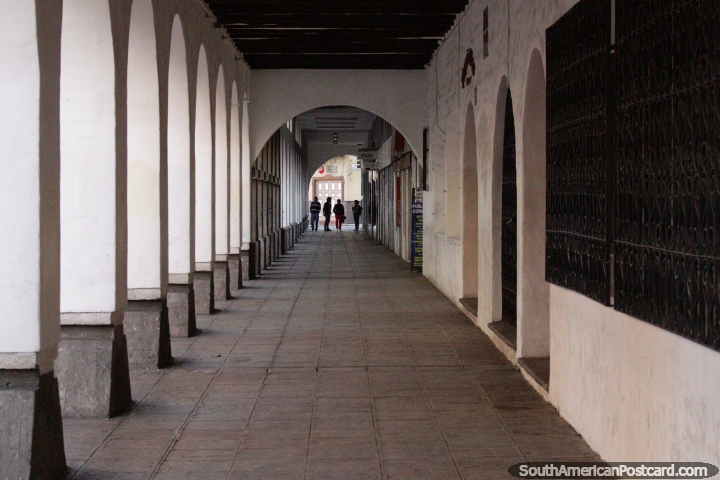 An archway tunnel, one of several in central Cuenca. (720x480px). Ecuador, South America.
