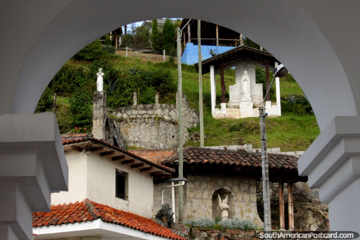 3 statues on the hill in Turi, view through an arch, Cuenca. (720x480px). Ecuador, South America.