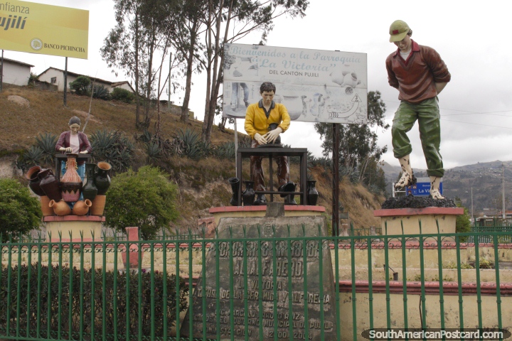 Monumento a la cermica y alfarera alrededor de Pujil y La Victoria, 3 figuras en el trabajo. (720x480px). Ecuador, Sudamerica.