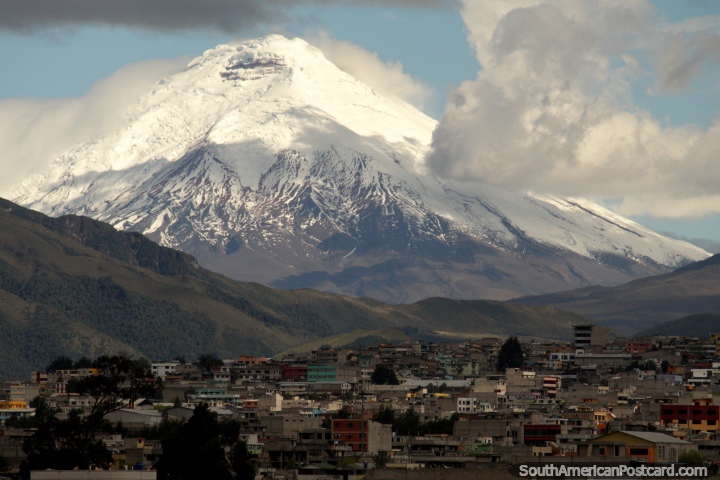 O Vulcão de Pichincha, 4784 m, examina de Quitumbe, Quito. (720x480px). Equador, América do Sul.