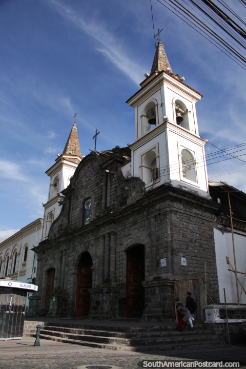 La catedral de Ibarra, construida en estilo Romano, fue reconstruida despus del terremoto de 1868. (480x720px). Ecuador, Sudamerica.