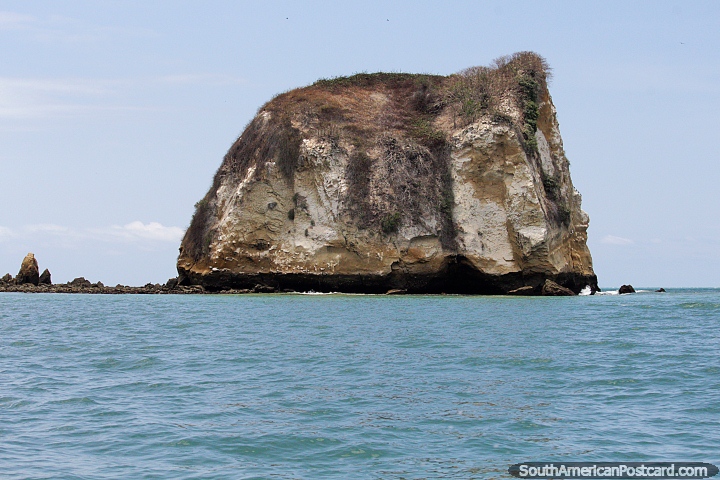 Viagem por barco a Ilha de Pássaro da costa em praia de Atacames. (720x480px). Equador, América do Sul.