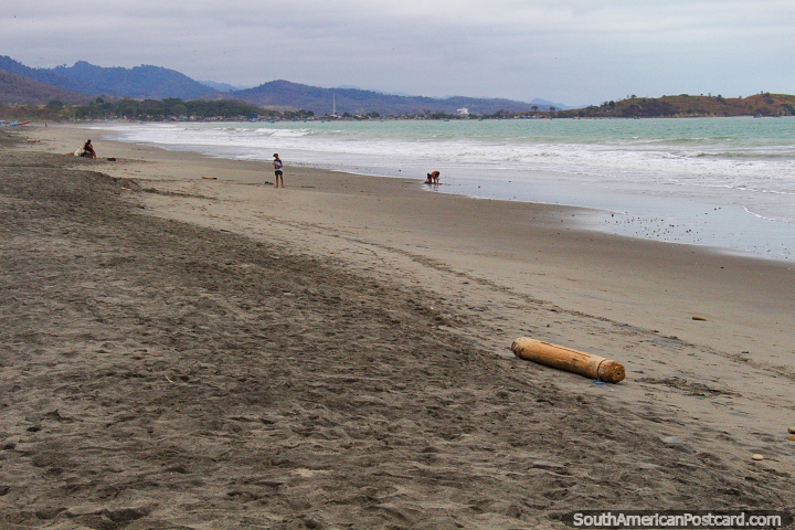 Playa de Pedernales, se ve bastante bien desde donde estoy parado. (720x480px). Ecuador, Sudamerica.