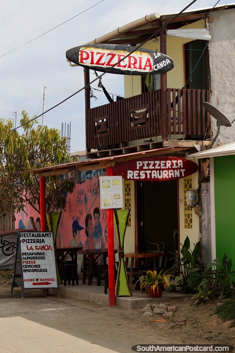 La Canoa Pizza Restaurante em Canoa, cidade de praia popular e relaxada. (480x720px). Equador, América do Sul.