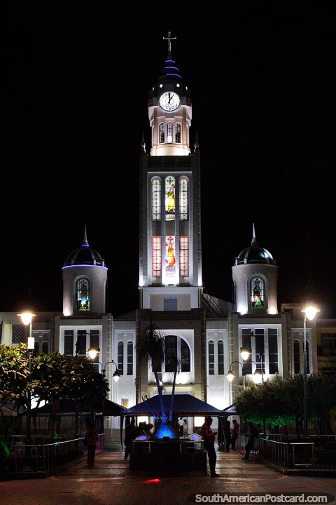 Machala Cathedral (1747), Our Lady of Mercy Cathedral at night. (480x720px). Ecuador, South America.