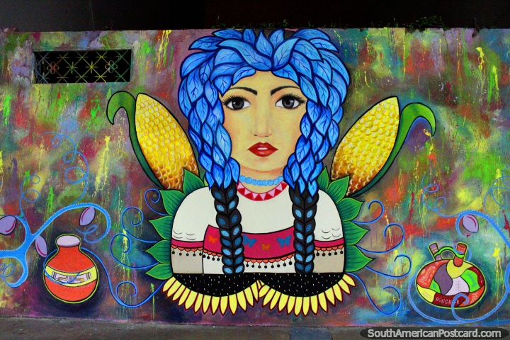 Mujer con cabello frondoso azul y maz dulce, arte callejero en Machala. (720x480px). Ecuador, Sudamerica.