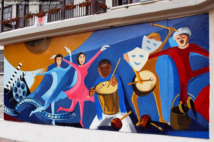 Maracas, tambores, máscaras e bailarinos, um mural themed musical em Loja, atordoando. (720x480px). Equador, América do Sul.