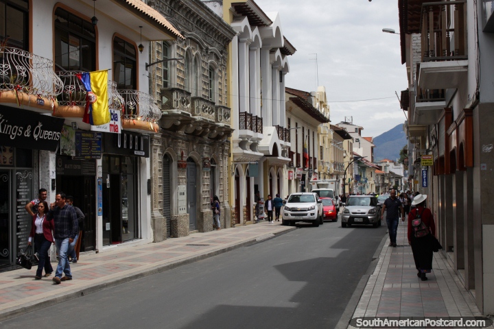Calles del centro de la ciudad de Loja, una bonita ciudad para ver y descubrir mucho. (720x480px). Ecuador, Sudamerica.