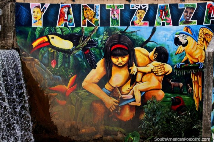Increíble mural de una mujer indígena, su bebé y varios animales salvajes en Yantzaza. (720x480px). Ecuador, Sudamerica.