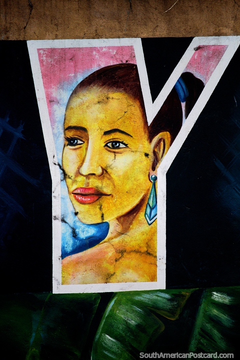 A cara de uma mulher representou na carta Y que significa Yantzaza no novo malecon. (480x720px). Equador, América do Sul.
