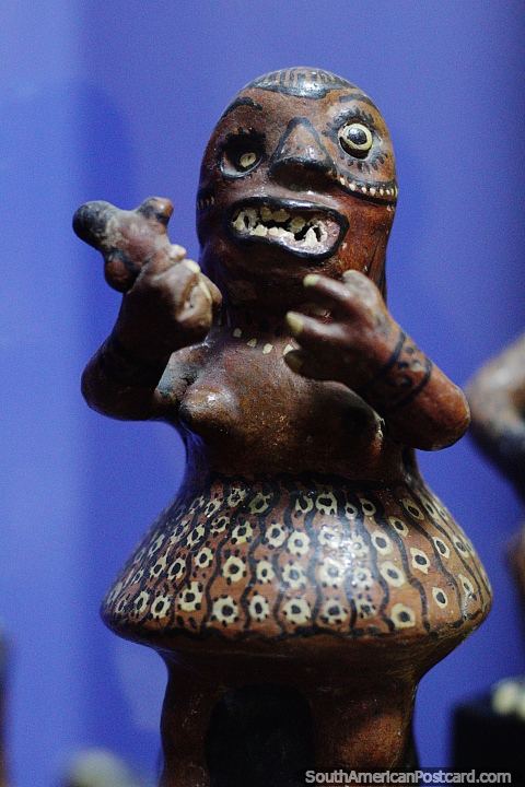 Mulher de Juri Juri, museu cermico, Arqueolgico, Puyo. (480x720px). Equador, Amrica do Sul.