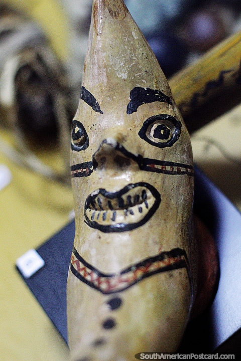Homem de banana, em monitor no museu Arqueolgico em Puyo. (480x720px). Equador, Amrica do Sul.