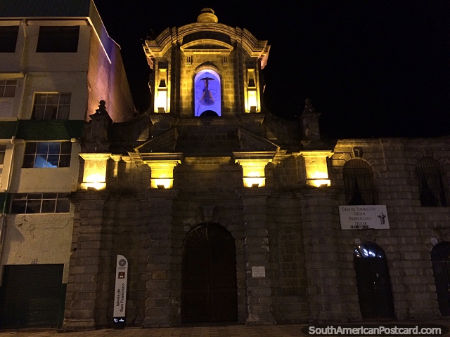 A igreja de São Francisco em Latacunga construiu-se em 1583 mas destruiu-se no terremoto de 1698, desde reedificado. (640x480px). Equador, América do Sul.
