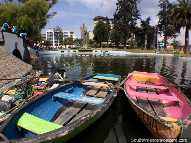 Divirtase en Quito, alquile un bote en la laguna del Parque La Alameda. (640x480px). Ecuador, Sudamerica.