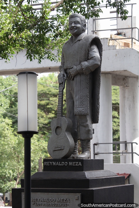 Reynaldo Meza - Los Paraguayos, folk / latin music group, statue in Ciudad del Este. (480x720px). Paraguay, South America.
