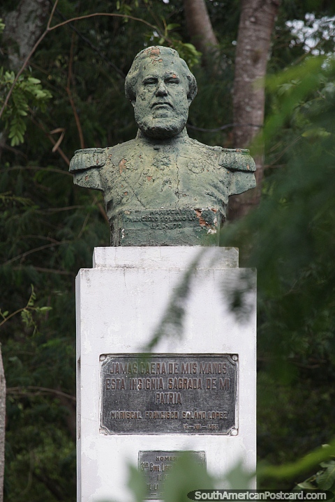 Mariscal Francisco Solano Lpez, estadista y ex presidente, busto en Paraguar. (480x720px). Paraguay, Sudamerica.