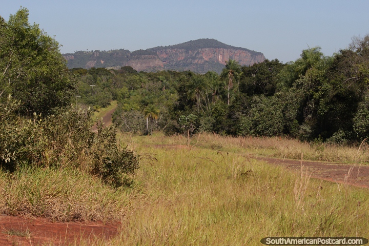 Cerro Muralla, colina rochosa no Parque Nacional Cerro Corá. Paraguai, America do Sul. (720x480px).