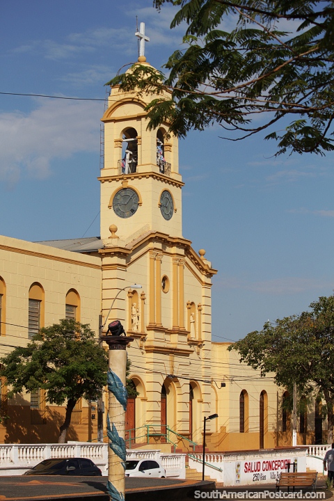 Parroquia Mara Auxiliadora y San Jos en Concepcin, iglesia amarilla con torre del reloj. (480x720px). Paraguay, Sudamerica.