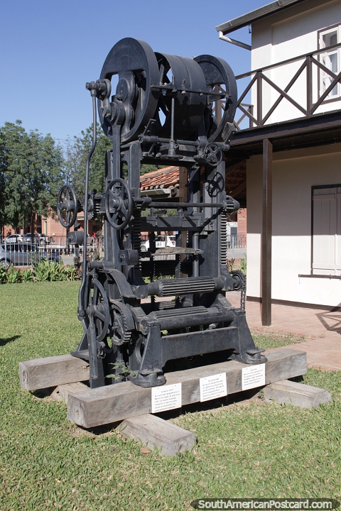 Gang Saw, 1931, powered by steam, for cutting trunks into planks, museum in Filadelfia. (480x720px). Paraguay, South America.