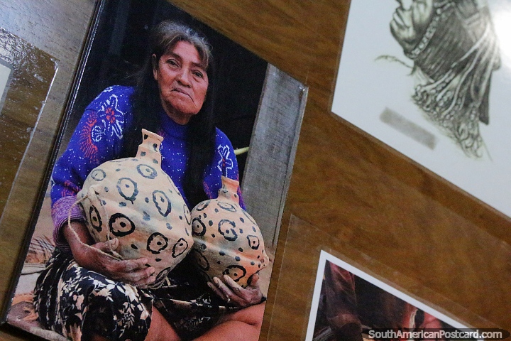 Susana Lopez, Cayin o Clim, 2 incrveis urnas de cermica feitas pelos indgenas do Chaco, foto do museu em Filadelfia. (720x480px). Paraguai, Amrica do Sul.