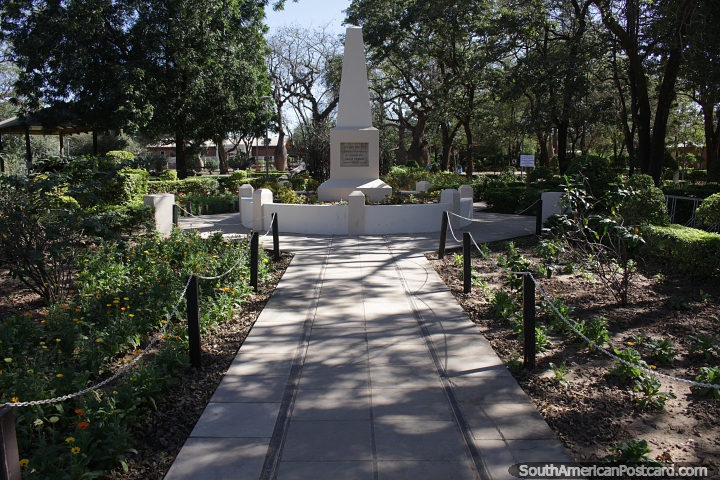Monumento 1930-1955, los primeros 25 aos desde la fundacin de la Colonia Fernheim en Filadelfia. (720x480px). Paraguay, Sudamerica.