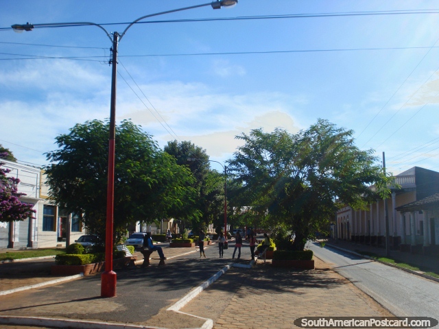 A rua principal e bulevar em Ybycui. (640x480px). Paraguai, Amrica do Sul.