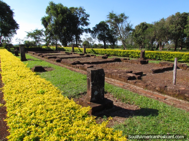A rea de casas de Naturais em Jesus do jesuta Tavarangue arruina perto de Encarnacion. (640x480px). Paraguai, Amrica do Sul.