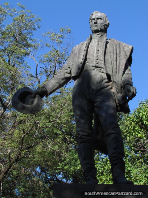 Jose Gervasio Artigas (1764-1850), monumento em Praça Uruguaya em Asunción. (480x640px). Paraguai, América do Sul.