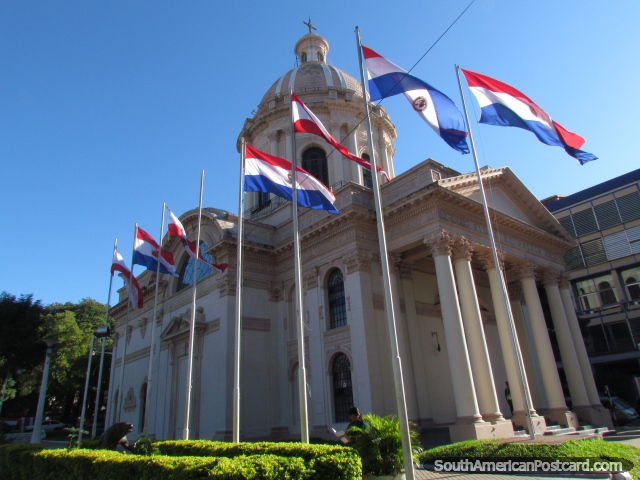 O Panteão Nacional magnïfico dos Heróis que constroem em Asunción. (640x480px). Paraguai, América do Sul.