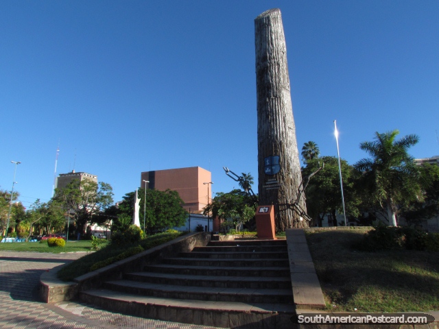 Monument in Asuncion - Madre de Ciudades, Cuna de la Libertad Americana. (640x480px). Paraguay, South America.