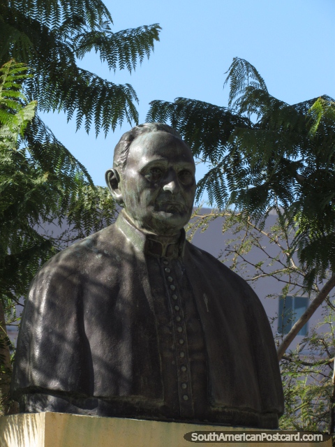 Pbro Juan B. Colman, busto en Asuncin. (480x640px). Paraguay, Sudamerica.